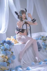 Coser Hoshilily's Enchanting Azur Lane Cheshire Cosplay: Sweet Charm Unveiled-30