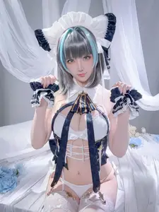 Coser Hoshilily's Enchanting Azur Lane Cheshire Cosplay: Sweet Charm Unveiled-15