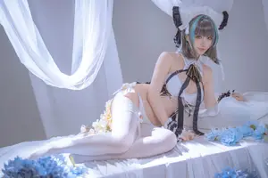 Coser Hoshilily's Enchanting Azur Lane Cheshire Cosplay: Sweet Charm Unveiled-35