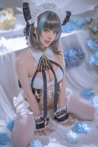 Coser Hoshilily's Enchanting Azur Lane Cheshire Cosplay: Sweet Charm Unveiled-5