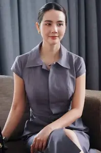 Huyen Lizzie Wows with Stunning Office Style: The Secret to Elegant Dressing Every Woman Should Learn!-8