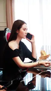 Huyen Lizzie Wows with Stunning Office Style: The Secret to Elegant Dressing Every Woman Should Learn!-3