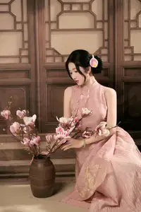 Discover Traditional Beauty: Elegant Lady Amidst Blossoms-5