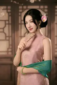 Discover Traditional Beauty: Elegant Lady Amidst Blossoms-11