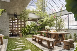 Sustainable Modern Townhouse: Transforming Urban Living with Biophilic Design and Lush Indoor Greenery-3