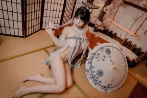 Stunning Retro Aesthetic Portrait Photography by Showa Taitai Featuring Elegant Vintage Style and Artistic Composition-1