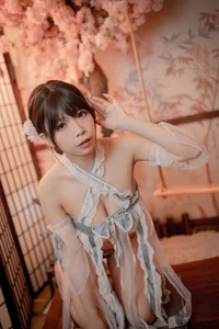 Stunning Retro Aesthetic Portrait Photography by Showa Taitai Featuring Elegant Vintage Style and Artistic Composition-3