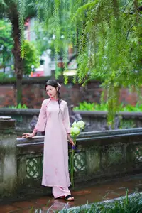 VGU No.182: Graceful Pink Ao Dai & Lotus Flowers – Enchanting Vietnamese Beauty-10