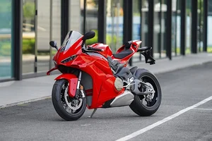 Ducati Panigale V4 2025 Arrives in Vietnam: The Ultimate Fusion of Speed and Italian Artistry-5