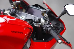 Ducati Panigale V4 2025 Arrives in Vietnam: The Ultimate Fusion of Speed and Italian Artistry-4