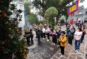 Exploring Hanoi’s Vibrant Lunar New Year Traditions: A Journey Through Spring Festivities, Pagoda Visits, and Cultural Heritage in Vietnam-2