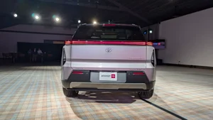 2027 Toyota Highlander EV: A First Look at the All-Electric Family SUV Revolution with Modern Design and 300-Mile Range-0