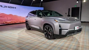 2027 Toyota Highlander EV: A First Look at the All-Electric Family SUV Revolution with Modern Design and 300-Mile Range-11