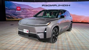 2027 Toyota Highlander EV: A First Look at the All-Electric Family SUV Revolution with Modern Design and 300-Mile Range-8