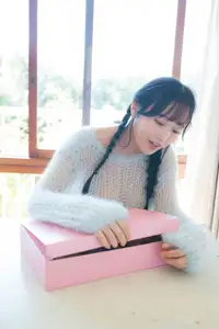 Okumura Riho & 'I no Shogeki' Charm: Sweet Beauty with a Fresh Strawberry Donut-3