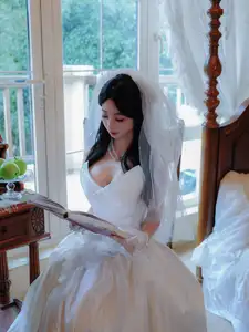 Zhu Zhu Molly: Impressive Debut in a Pristine White Wedding Gown | XiuRen-24