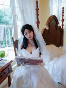 Zhu Zhu Molly: Impressive Debut in a Pristine White Wedding Gown | XiuRen-16