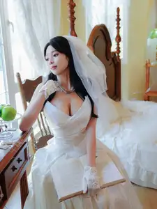 Zhu Zhu Molly: Impressive Debut in a Pristine White Wedding Gown | XiuRen-12