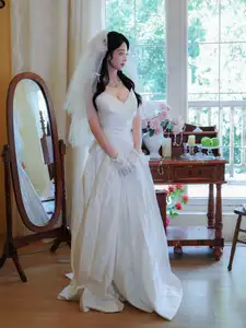Zhu Zhu Molly: Impressive Debut in a Pristine White Wedding Gown | XiuRen-5