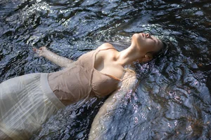 Elegant Portrait Photography: Qian Hane in YiTuYu Art Language Vol.9348 - A Serene Visual Journey-4