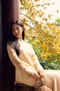 Timeless Vietnamese Beauty: Elegant Ao Dai Girl Amidst Ancient Architecture - Photo 597392964_1911130843144618_1615706383643237778_n.jpg-9