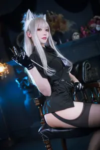 Coser Kurotia Kuro NURSE: Mysterious Black Nurse Cosplay with Seductive Black Silk Stockings-14