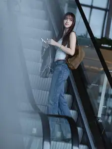 Miss Tieu Vy: Vietnamese Beauty Dominates 'Tram Ty' Trend, Stunning Visuals Go Viral!-6