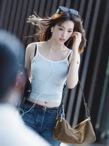 Miss Tieu Vy: Vietnamese Beauty Dominates 'Tram Ty' Trend, Stunning Visuals Go Viral!-10