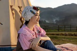 Giang My: Ageless U55 Beauty Shines Bright Celebrating Christmas Amidst Snowy Scenery-5