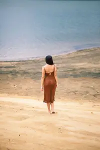 YiTuYu Vol.8807 Kai Li: Graceful Elegance Amidst Rippling Waters-8