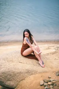 YiTuYu Vol.8807 Kai Li: Graceful Elegance Amidst Rippling Waters-5