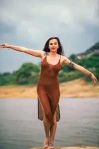 YiTuYu Vol.8807 Kai Li: Graceful Elegance Amidst Rippling Waters-7