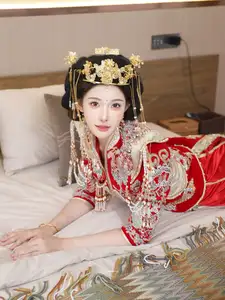 Li Shuang Er: Traditional Beauty in Vibrant Xiùhéfú from XiuRen model Part01-12