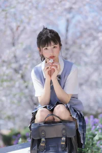 Pure Youthful Vibes with Zhuo Dao Yi Zhi Su Su in YiTuYu Vol.8890-8