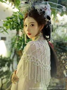 Elegant Classical Asian Fashion Photography Featuring Li Shuang'er in XiuRen No.10736 – A Blend of Traditional Grace and Modern Sophistication.-23