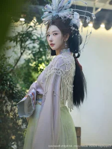 Elegant Classical Asian Fashion Photography Featuring Li Shuang'er in XiuRen No.10736 – A Blend of Traditional Grace and Modern Sophistication.-9