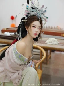 Elegant Classical Asian Fashion Photography Featuring Li Shuang'er in XiuRen No.10736 – A Blend of Traditional Grace and Modern Sophistication.-25