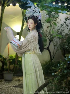 Elegant Classical Asian Fashion Photography Featuring Li Shuang'er in XiuRen No.10736 – A Blend of Traditional Grace and Modern Sophistication.-8