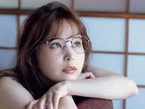 Kuno Hinano: Subtle Allure & Glasses Charm in Weekly Gendai Vol.3 Part02-1