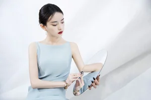 Captivating Grace: An Zi Ma Ma in YiTuYu Vol.9071 Art Language Collection-17