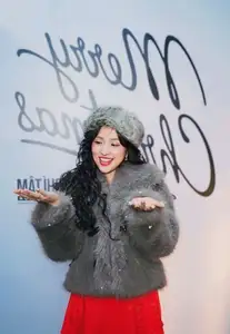 MC Thanh Van Hugo: Her 40s Glow, Sophisticated Allure Captures Hearts-10