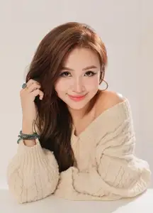 MC Thanh Van Hugo: Her 40s Glow, Sophisticated Allure Captures Hearts-7