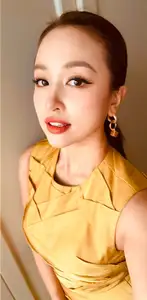 MC Thanh Van Hugo: Her 40s Glow, Sophisticated Allure Captures Hearts-5