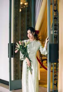VGU No.36: Discover the serene beauty of a Vietnamese woman in traditional attire-1