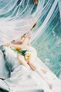 Serene Garden Portraits: Yu Han Relaxes Under Floral Vines in YiTuYu Art Language Vol.9129 Photography Collection-1