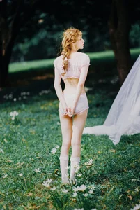 Serene Garden Portraits: Yu Han Relaxes Under Floral Vines in YiTuYu Art Language Vol.9129 Photography Collection-8