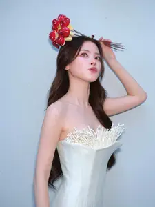 Baifern Pimchanok: Thai "Jade Girl" Stuns in Unique Mushroom-Inspired Gown, Setting New Fashion Trends-0