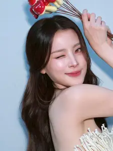 Baifern Pimchanok: Thai "Jade Girl" Stuns in Unique Mushroom-Inspired Gown, Setting New Fashion Trends-1