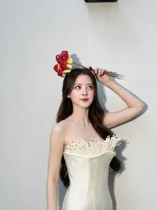 Baifern Pimchanok: Thai "Jade Girl" Stuns in Unique Mushroom-Inspired Gown, Setting New Fashion Trends-9