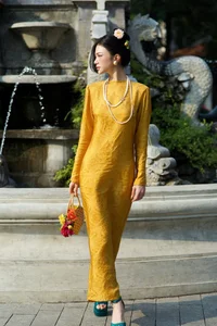 Timeless Elegance: "Quang Ninh Beauty" Tran Ngoc Bich Captivates in Traditional Vietnamese Ao Dai-4